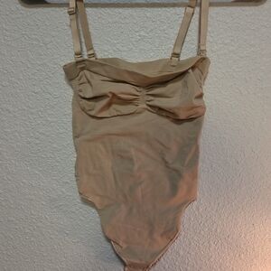 NWOT SKIMS Large Sculpting  Strapless Thong Bodysuit In Clay